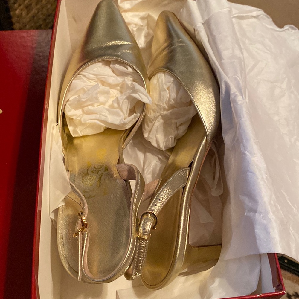 Salvatore Ferragamo golden heels!